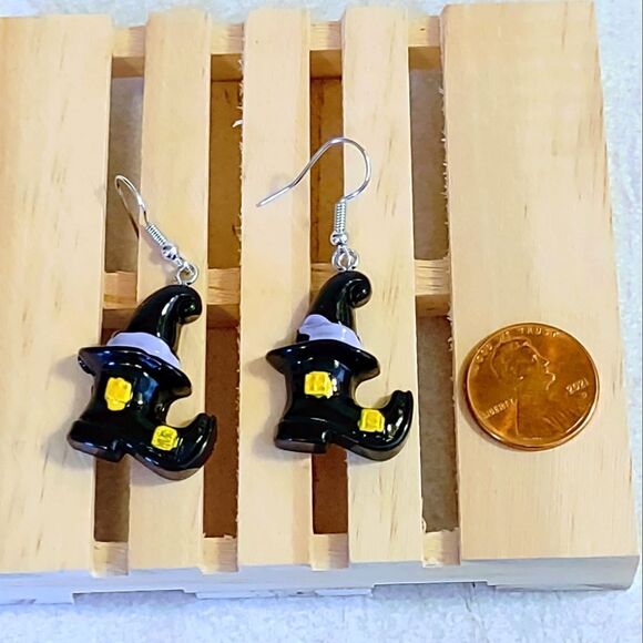 HALLOWEEN WITCH SHOE KITSCHY HOOK EARRINGS - Picture 4 of 7